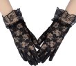 画像1: レース手袋 【ブラック】 黒 ショート レディース 上品 フォーマル フリル 花柄 ドレス手袋 パーティー ウエディング グローブ ネイル隠し COS-030 (1)