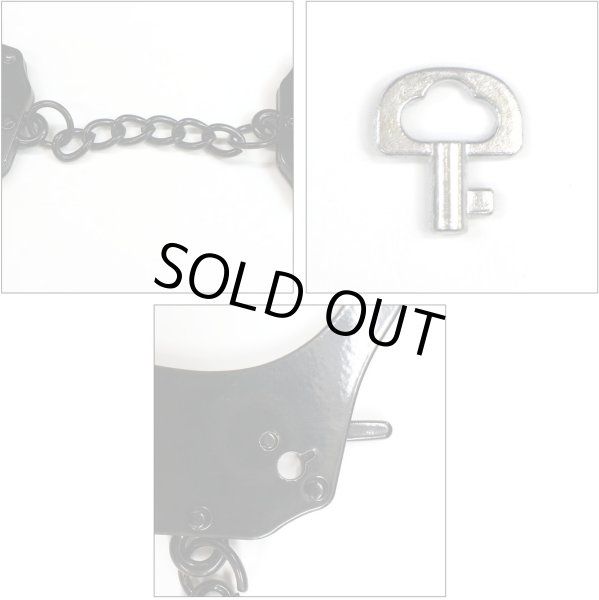 画像6: 手錠 金属製 ブラック 黒 ハンドカフ 手枷 安全装置付き 警察 コスプレ パーティー イベント 仮装 舞台 演出 TJO-008 (6)